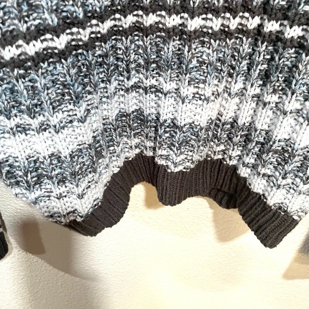 RUE 21 blue and gray striped knit cropped oversized sweater size medium